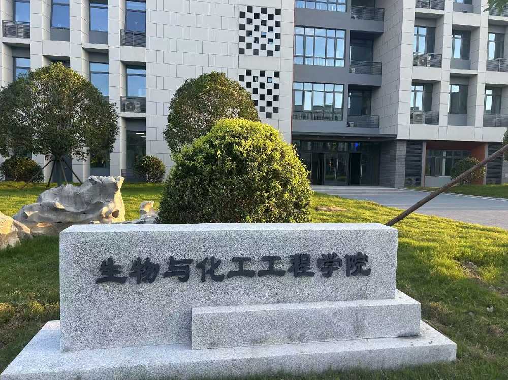 通化县扬州职业大学体育场高杆灯项目